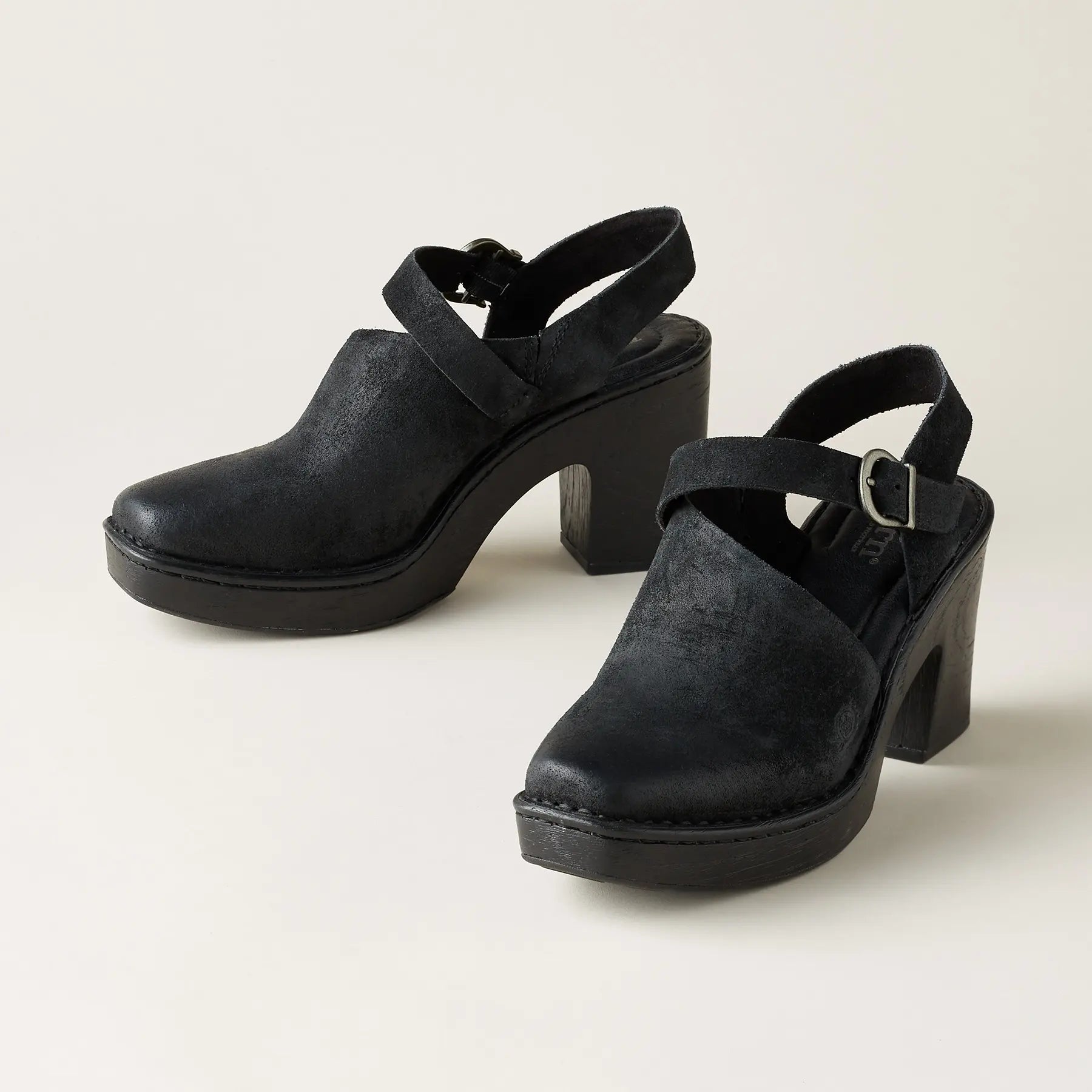 Premium Devlyn Clogs